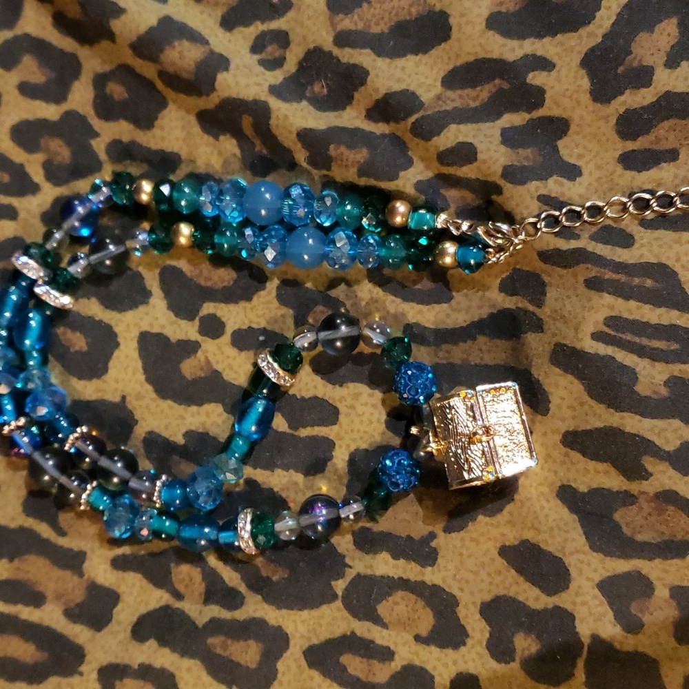 Treasure box pendent glass necklace